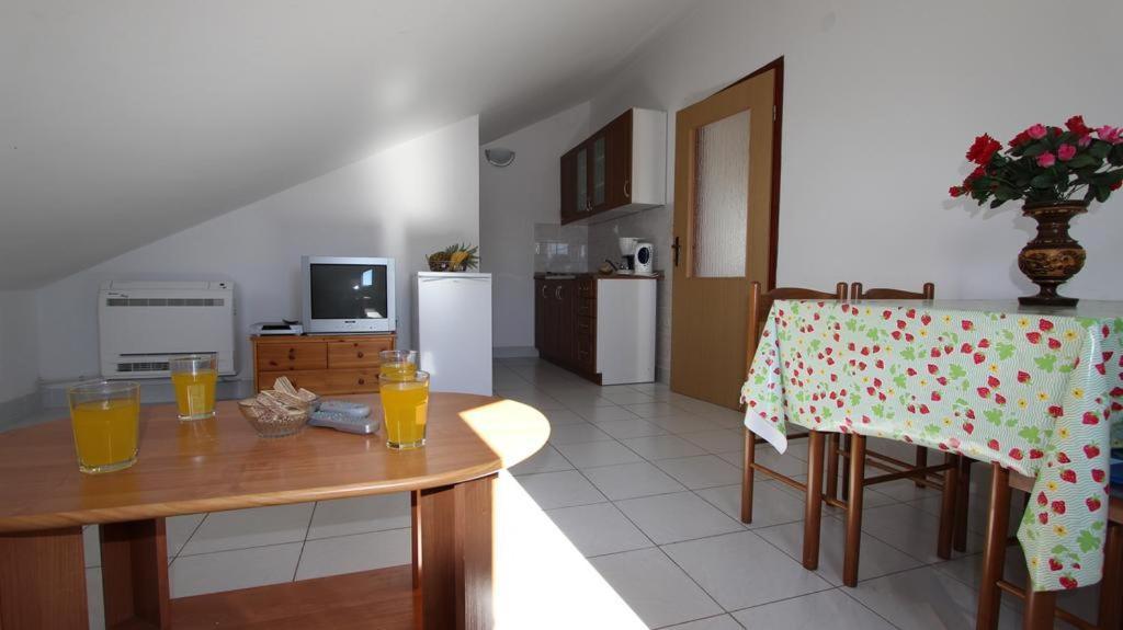 Apartments Ravlic Malinska Extérieur photo